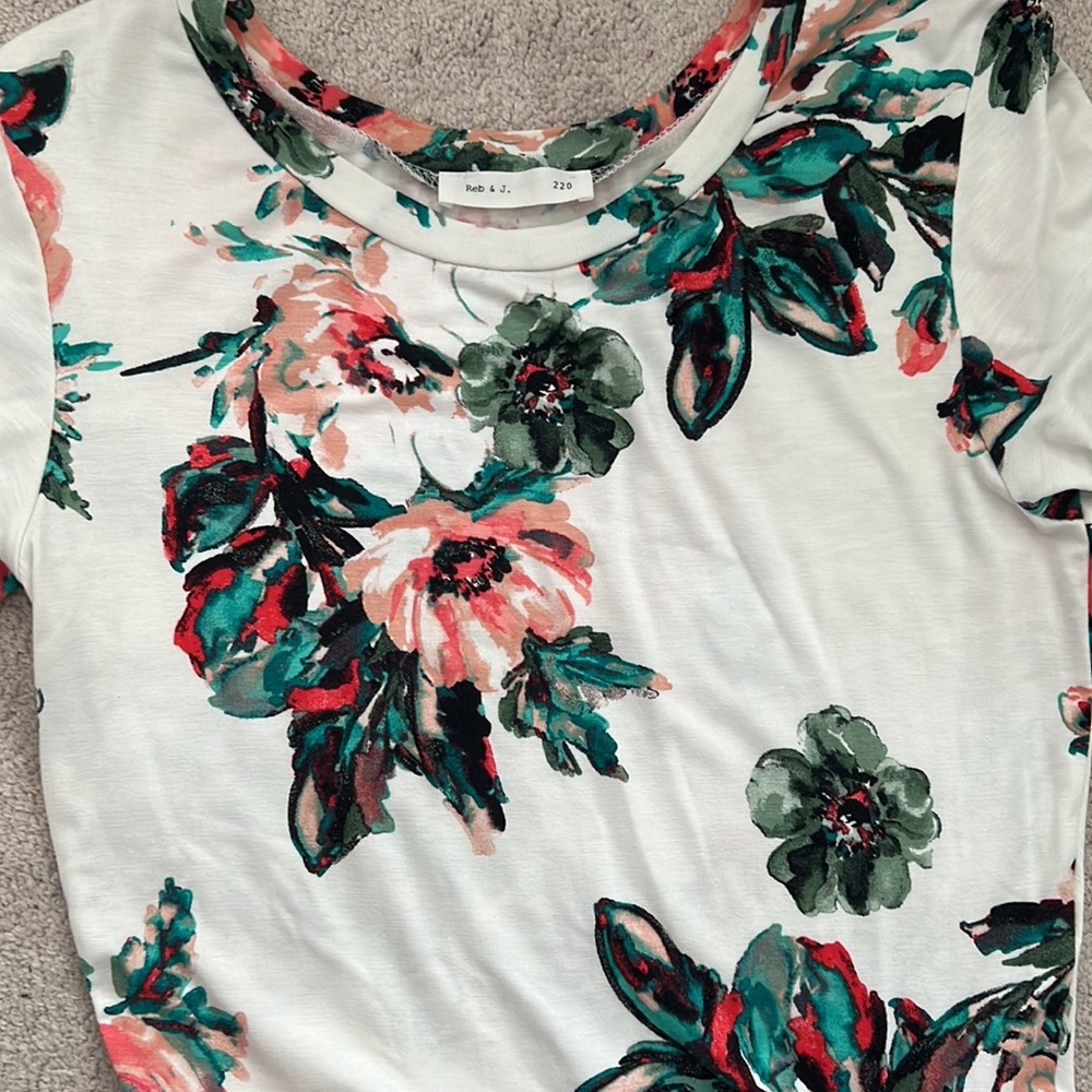 Beautiful floral maxi dress - Picture 2 of 7